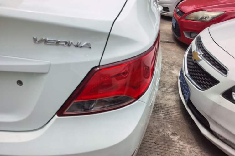 Used Hyundai Verna (older generation) 2016 1.4L Automatic Smart GLS Right Rear Taillight