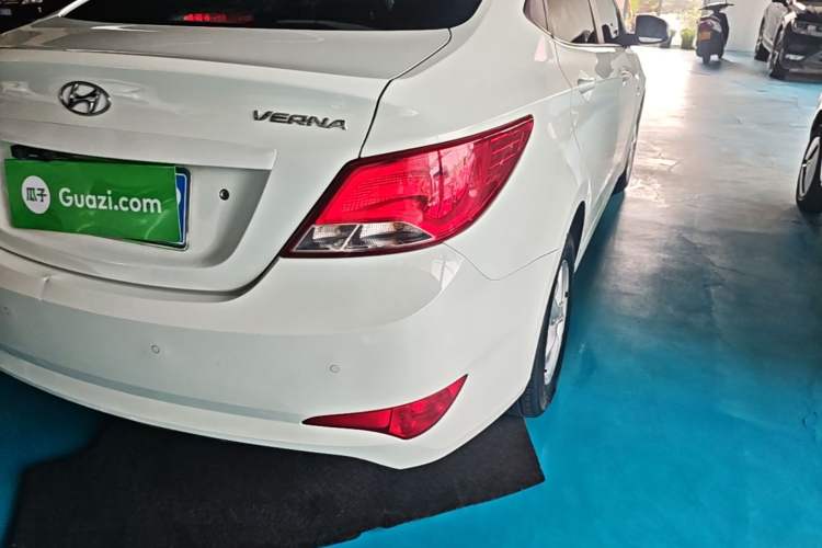 Used Hyundai Verna (older generation) 2016 1.4L Automatic Smart GLS Right Rear Taillight
