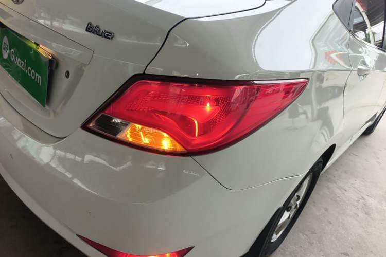 Used Hyundai Verna (older generation) 2016 1.4L Manual Smart GLS Trim Right Rear Taillight