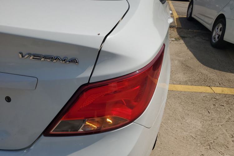 Used Hyundai Verna (older generation) 2016 1.4L Automatic Smart GLS Right Rear Taillight