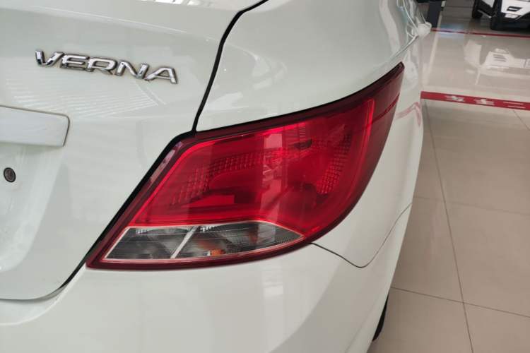 Used Hyundai Verna (older generation) 2016 1.4L Automatic Smart GLS Right Rear Taillight
