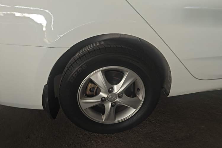 Used Hyundai Verna (older generation) 2016 1.4L Automatic Smart GLS Right Rear Wheel Hub