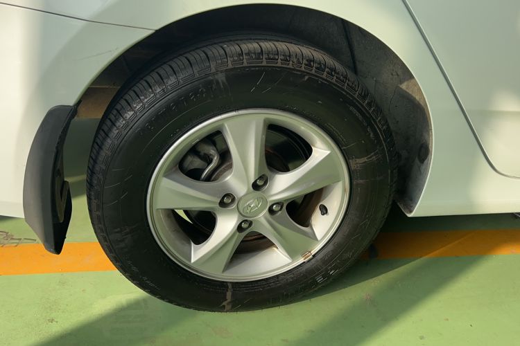 Used Hyundai Verna (older generation) 2016 1.4L Automatic Smart GLS Right Rear Wheel Hub