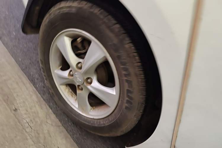 Used Hyundai Verna (older generation) 2016 1.4L Manual Smart GLS Trim Right Rear Wheel Hub