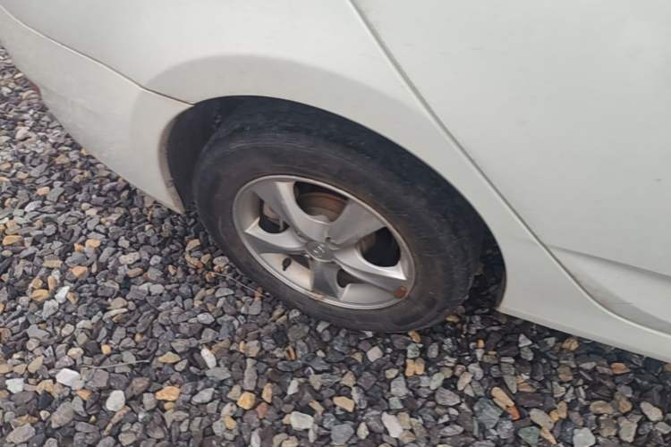 Used Hyundai Verna (older generation) 2016 1.4L Manual Smart GLS Trim Right Rear Wheel Hub