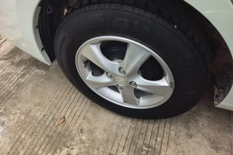 Used Hyundai Verna (older generation) 2016 1.4L Automatic Smart GLS Right Rear Wheel Hub