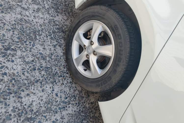 Used Hyundai Verna (older generation) 2016 1.4L Automatic Leading-Edge GLX Right Rear Wheel Hub