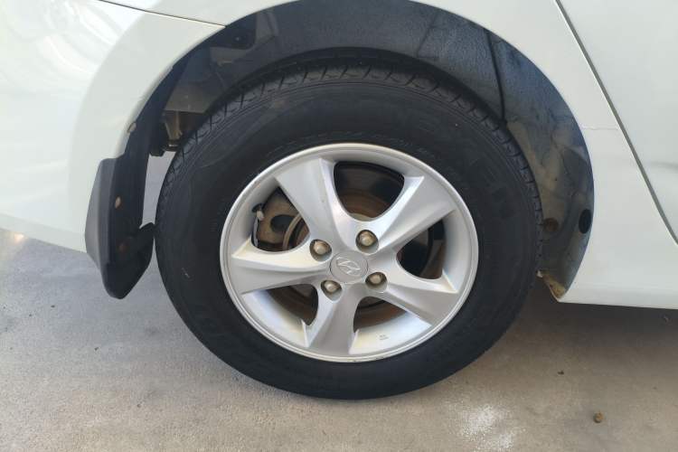 Used Hyundai Verna (older generation) 2016 1.4L Automatic Smart GLS Right Rear Wheel Hub
