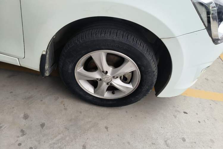 Used Hyundai Verna (older generation) 2016 1.4L Manual Smart GLS Trim Right Rear Wheel Hub