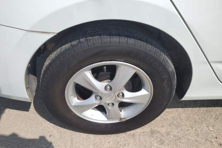 Used Hyundai Verna (older generation) 2016 1.4L Automatic Smart GLS Right Rear Wheel Hub