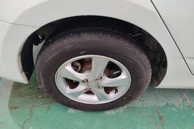 Used Hyundai Verna (older generation) 2016 1.4L Automatic Smart GLS Right Rear Wheel Hub