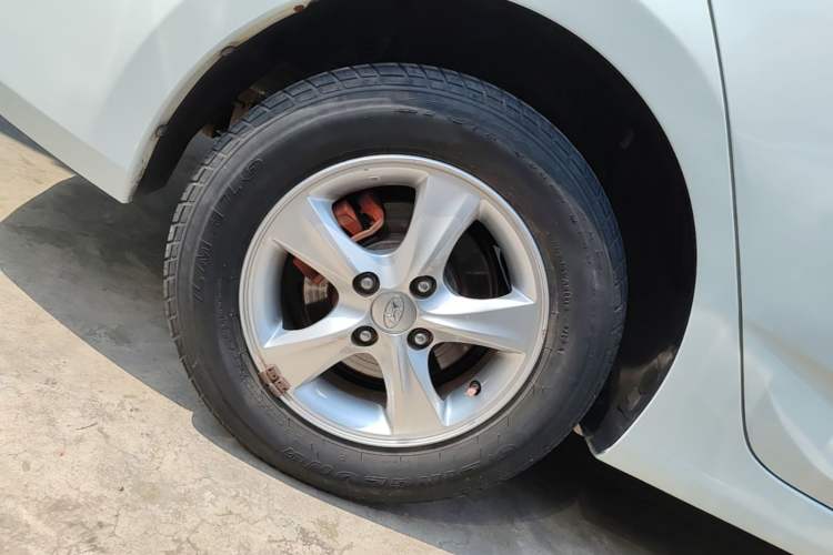 Used Hyundai Verna (older generation) 2016 1.4L Manual Smart GLS Trim Right Rear Wheel Hub