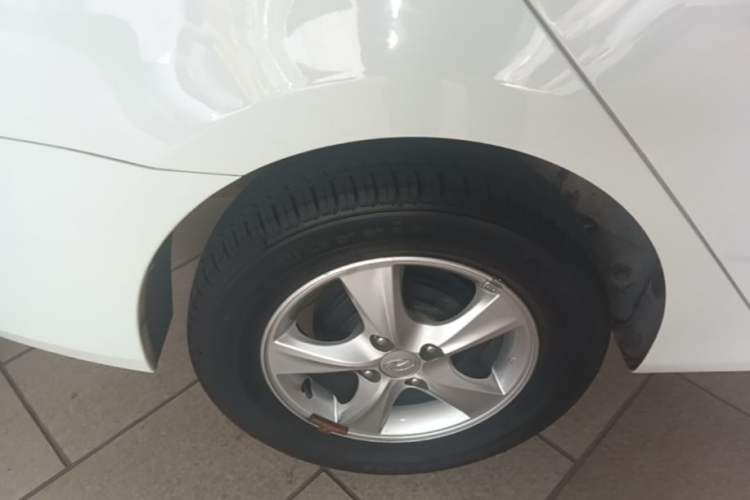 Used Hyundai Verna (older generation) 2016 1.4L Automatic Smart GLS Right Rear Wheel Hub