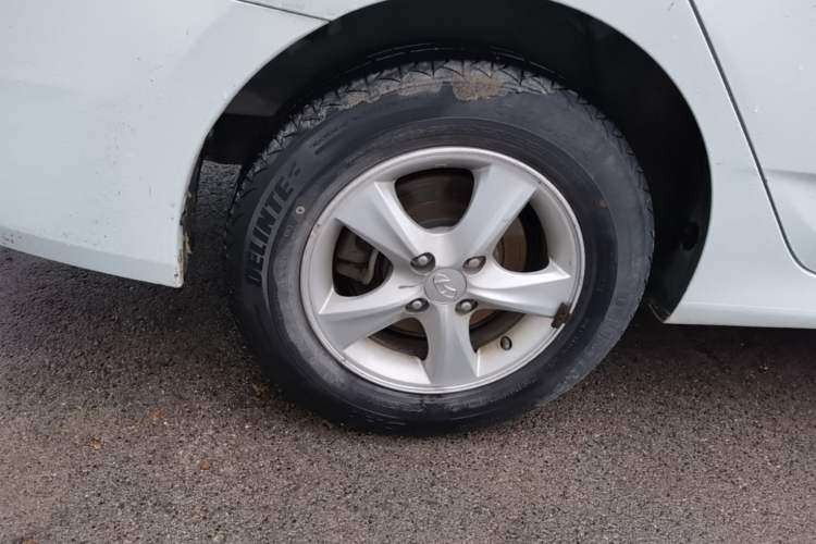 Used Hyundai Verna (older generation) 2016 1.4L Manual Smart GLS Trim Right Rear Wheel Hub