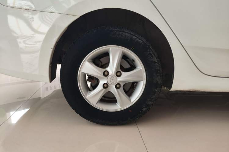 Used Hyundai Verna (older generation) 2016 1.4L Automatic Smart GLS Right Rear Wheel Hub