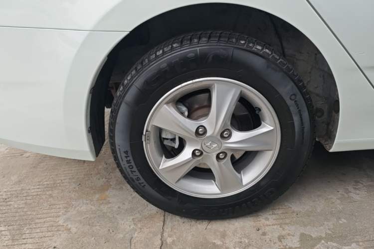Used Hyundai Verna (older generation) 2016 1.4L Automatic Leading-Edge GLX Right Rear Wheel Hub