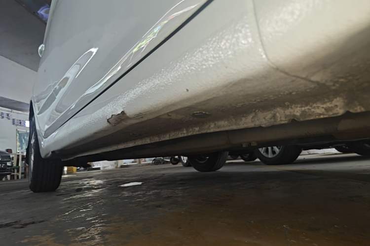 Used Hyundai Verna (older generation) 2016 1.4L Automatic Smart GLS Right Side Sill