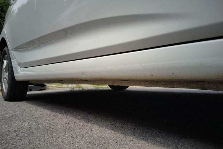 Used Hyundai Verna (older generation) 2016 1.4L Manual Smart GLS Trim Right Side Sill