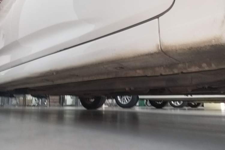 Used Hyundai Verna (older generation) 2016 1.4L Automatic Smart GLS Right Side Sill