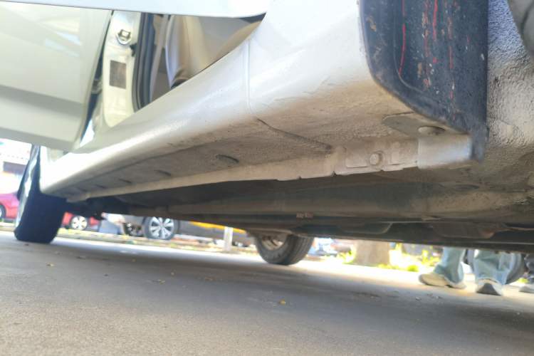 Used Hyundai Verna (older generation) 2016 1.4L Automatic Smart GLS Right Side Sill