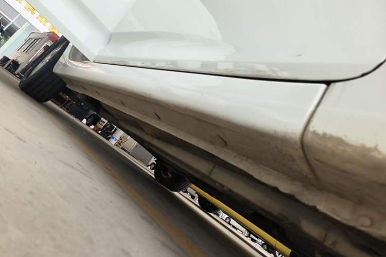 Used Hyundai Verna (older generation) 2016 1.4L Manual Smart GLS Trim Right Side Sill
