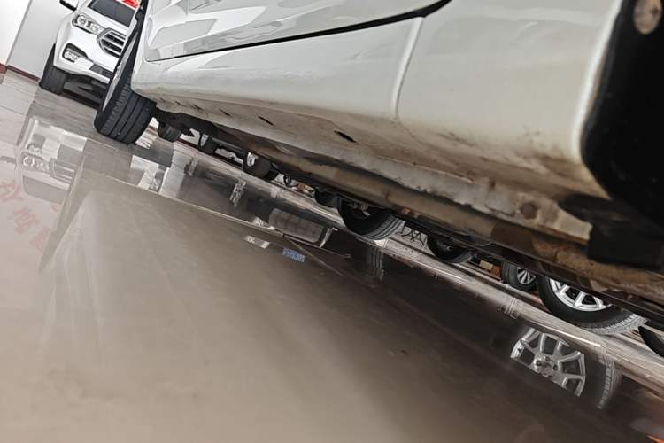 Used Hyundai Verna (older generation) 2016 1.4L Manual Smart GLS Trim Right Side Sill