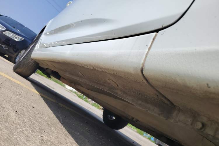 Used Hyundai Verna (older generation) 2016 1.4L Automatic Smart GLS Right Side Sill
