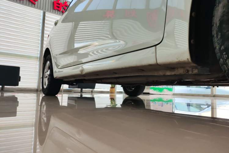 Used Hyundai Verna (older generation) 2016 1.4L Automatic Smart GLS Right Side Sill