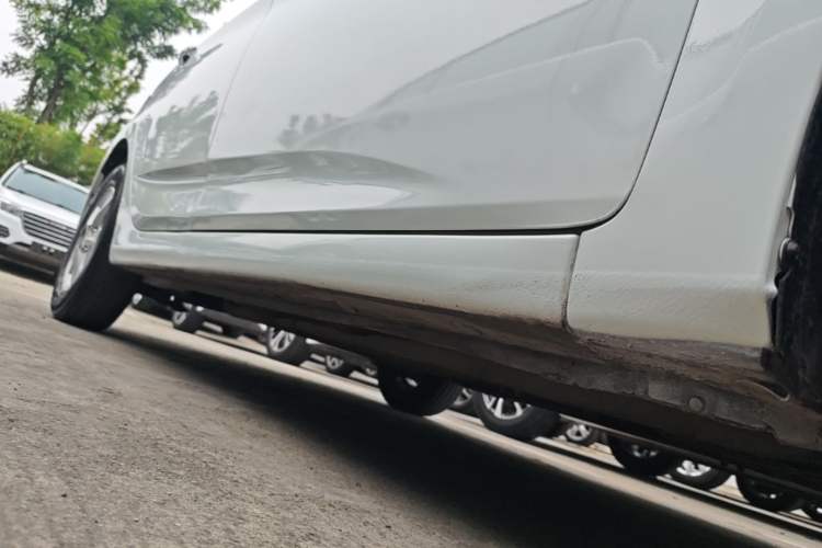 Used Hyundai Verna (older generation) 2016 1.4L Automatic Leading-Edge GLX Right Side Sill