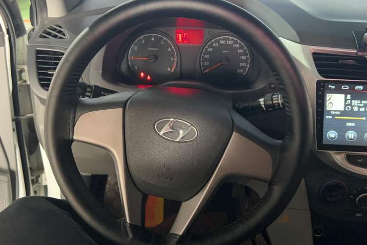 Used Hyundai Verna (older generation) 2016 1.4L Automatic Smart GLS Steering Wheel