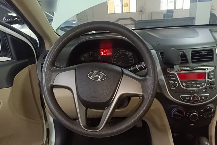 Used Hyundai Verna (older generation) 2016 1.4L Automatic Smart GLS Steering Wheel