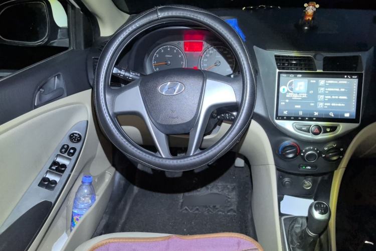 Used Hyundai Verna (older generation) 2016 1.4L Manual Fashion GS Steering Wheel