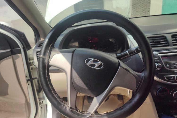 Used Hyundai Verna (older generation) 2016 1.4L Manual Fashion GS Steering Wheel