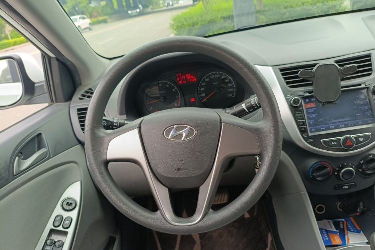 Used Hyundai Verna (older generation) 2016 1.4L Automatic Smart GLS Steering Wheel