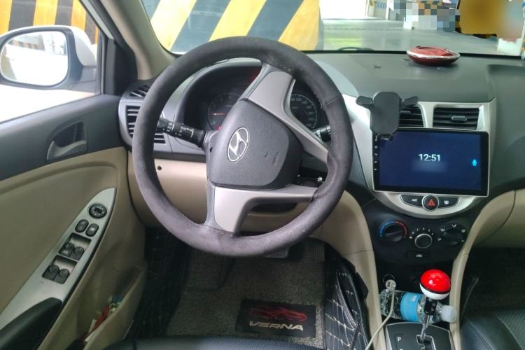 Used Hyundai Verna (older generation) 2016 1.4L Automatic Smart GLS Steering Wheel