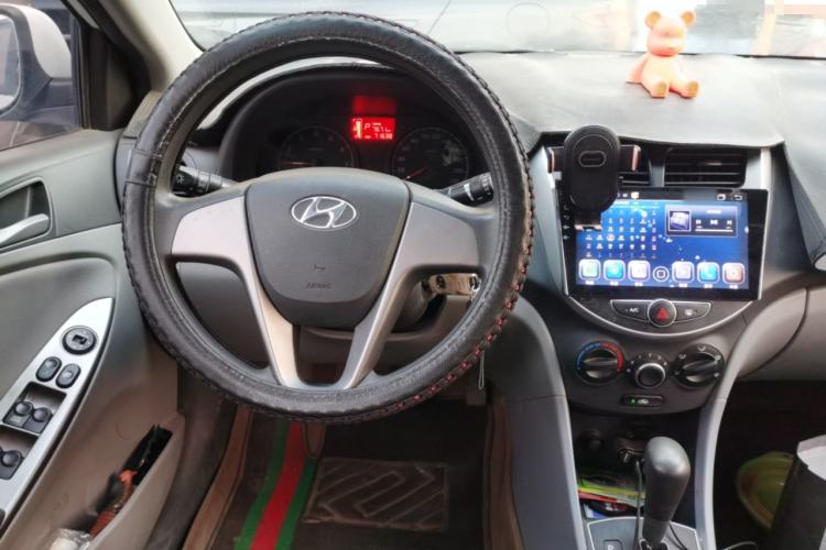 Used Hyundai Verna (older generation) 2016 1.4L Automatic Smart GLS Steering Wheel