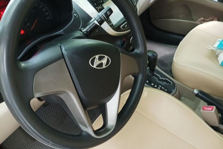 Used Hyundai Verna (older generation) 2016 1.4L Automatic Smart GLS Steering Wheel