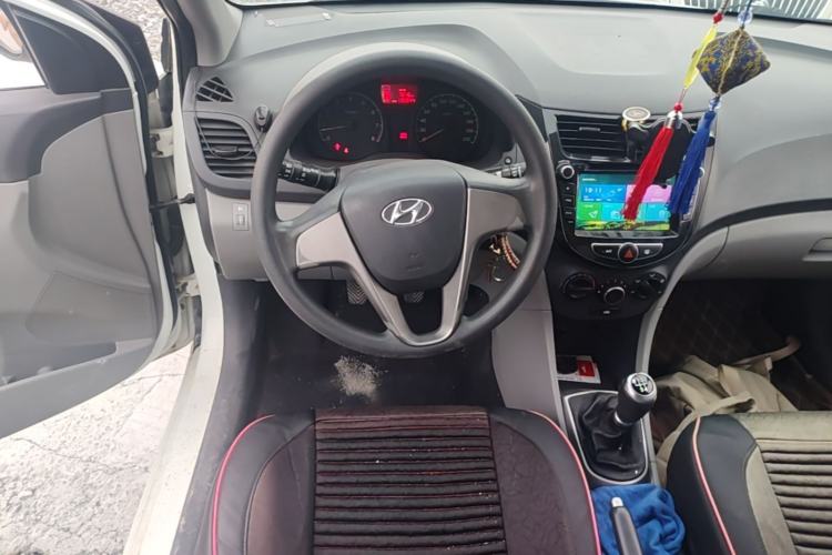 Used Hyundai Verna (older generation) 2016 1.4L Manual Smart GLS Trim Steering Wheel