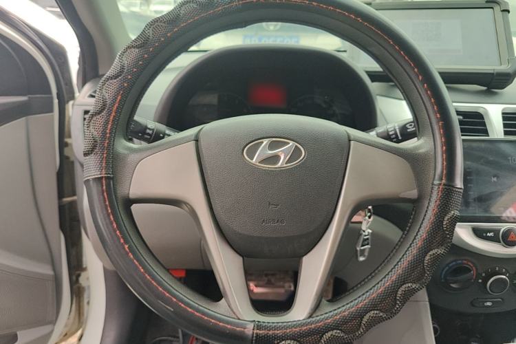 Used Hyundai Verna (older generation) 2016 1.4L Automatic Smart GLS Steering Wheel