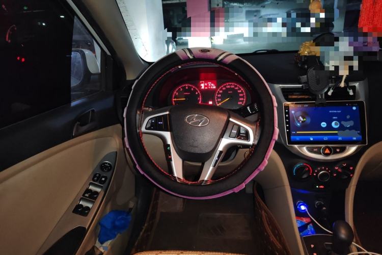 Used Hyundai Verna (older generation) 2016 1.4L Automatic Smart GLS Steering Wheel