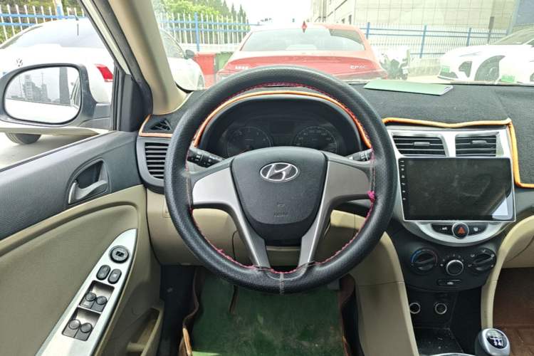 Used Hyundai Verna (older generation) 2016 1.4L Manual Smart GLS Trim Steering Wheel
