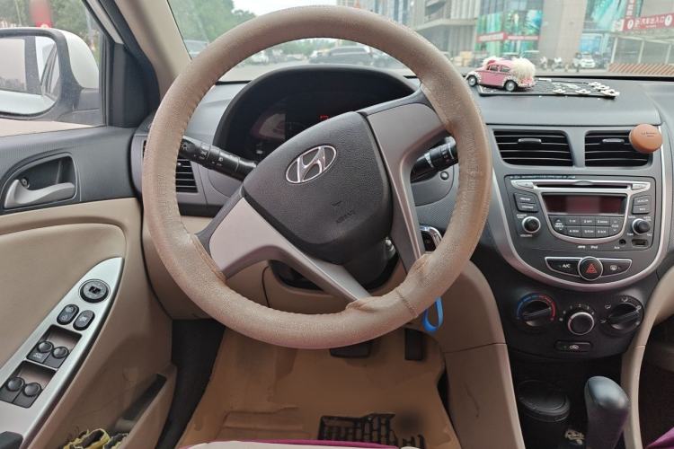 Used Hyundai Verna (older generation) 2016 1.4L Automatic Smart GLS Steering Wheel