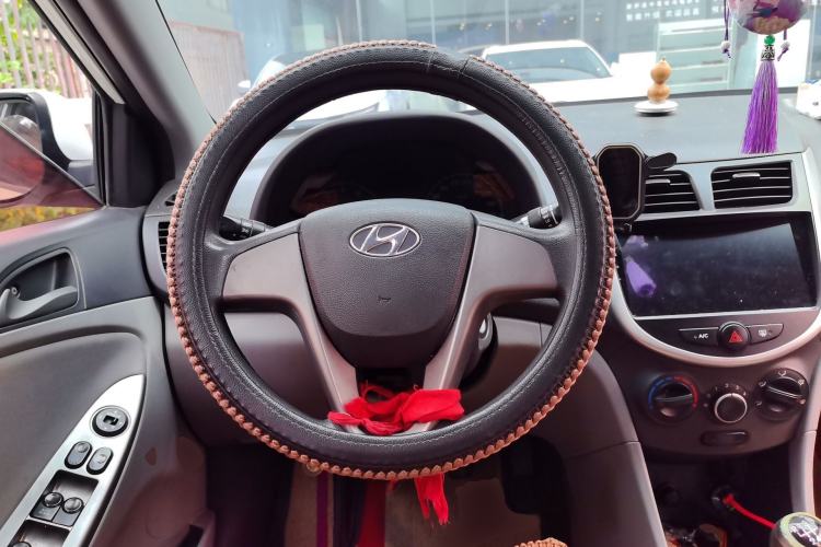 Used Hyundai Verna (older generation) 2016 1.4L Manual Fashion GS Steering Wheel
