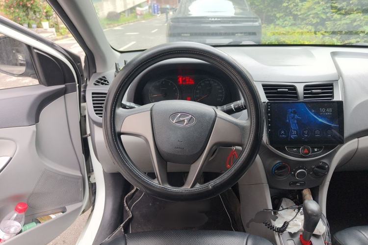Used Hyundai Verna (older generation) 2016 1.4L Automatic Smart GLS Steering Wheel