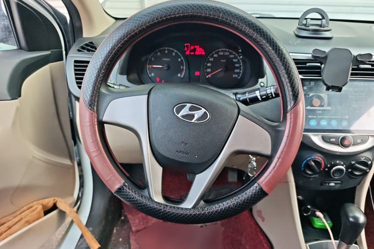 Used Hyundai Verna (older generation) 2016 1.4L Automatic Smart GLS Steering Wheel