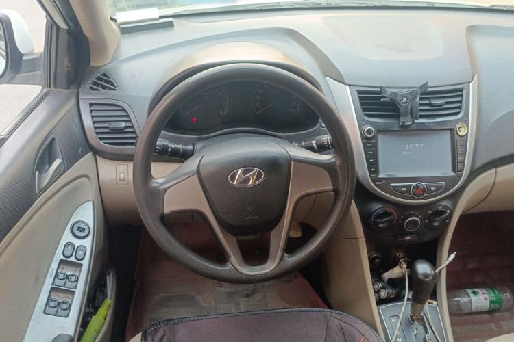 Used Hyundai Verna (older generation) 2016 1.4L Automatic Smart GLS Steering Wheel