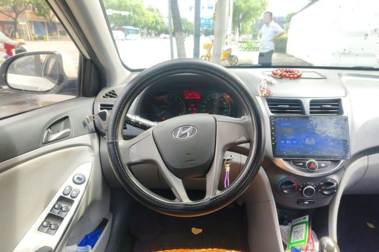 Used Hyundai Verna (older generation) 2016 1.4L Automatic Smart GLS Steering Wheel