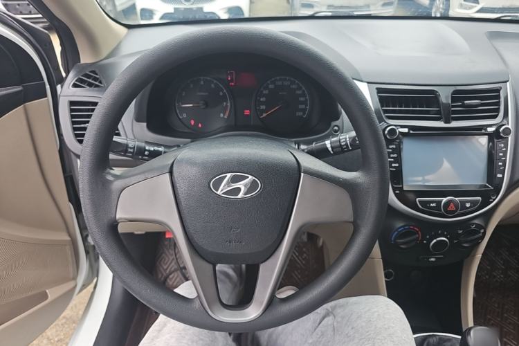 Used Hyundai Verna (older generation) 2016 1.4L Manual Smart GLS Trim Steering Wheel