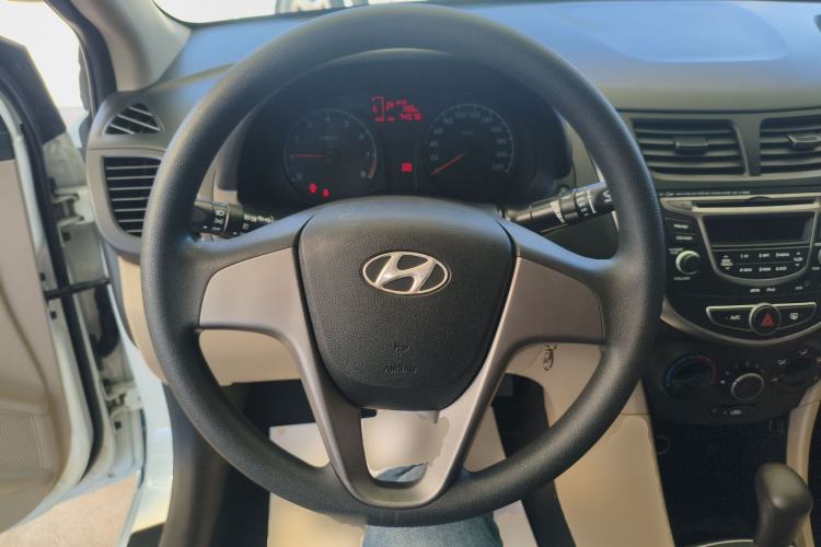 Used Hyundai Verna (older generation) 2016 1.4L Automatic Smart GLS Steering Wheel