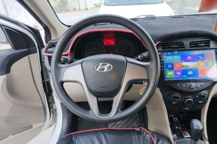 Used Hyundai Verna (older generation) 2016 1.4L Automatic Smart GLS Steering Wheel